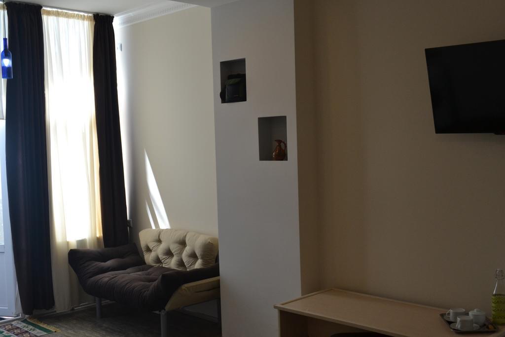 Family Apartment In Avlabari Tbilisi Luaran gambar