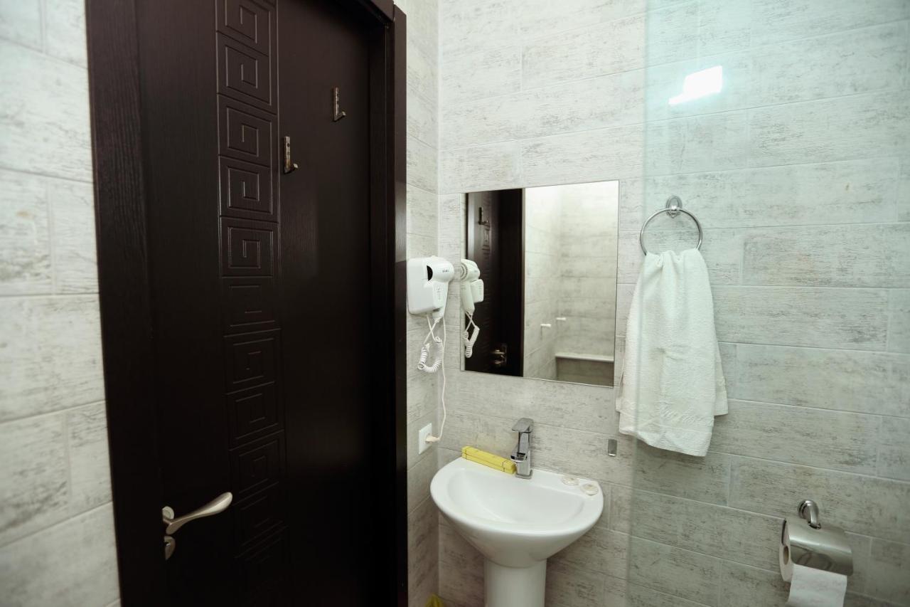 Family Apartment In Avlabari Tbilisi Luaran gambar